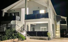 Apartmani Karla Paklenica