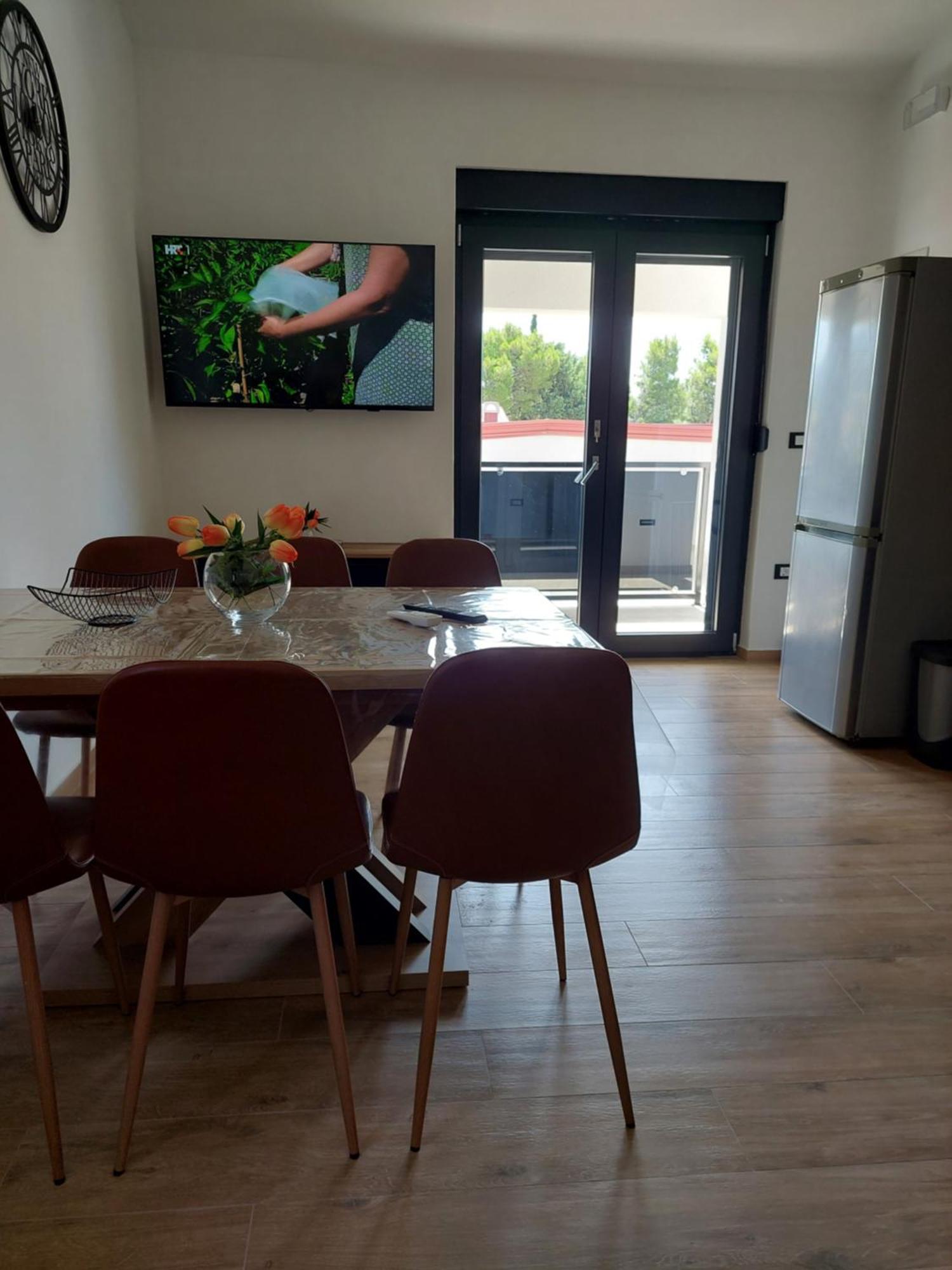 Apartmani Karla Paklenica Stari Grad Kültér fotó