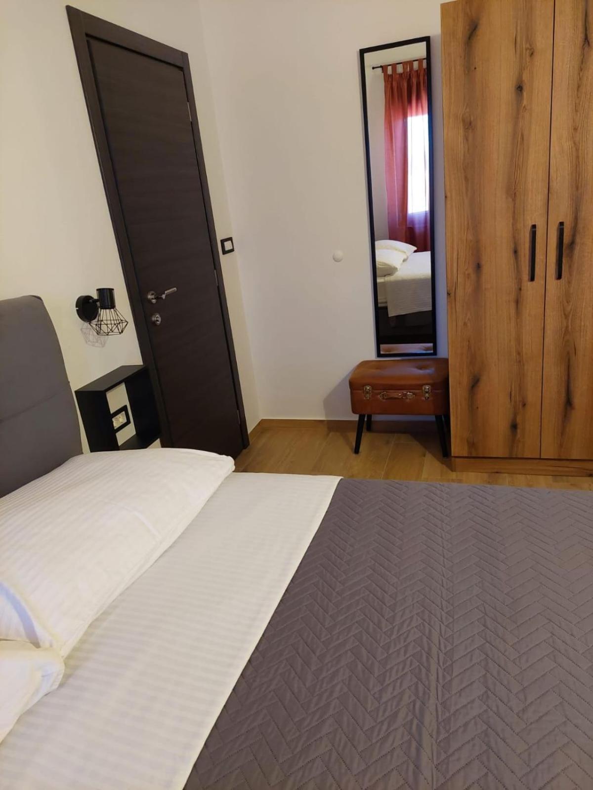 Apartmani Karla Paklenica Stari Grad Kültér fotó